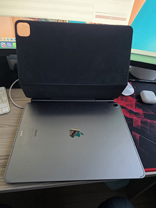 iPad Air M2 13 256 GB 5G + Magic Keyboard + Smart Folio (3 foto / 4)