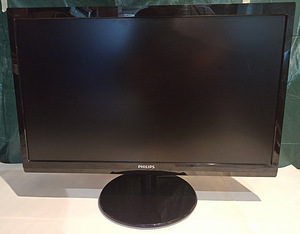 Продаются мониторы PHILIPS 246V - 30 евро, HP L1706 - 10 евро (2 фото из 2)