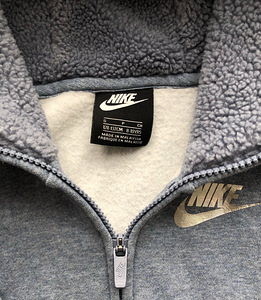 NIKE pikem alt laienev soe tüdrukute pusa, s. 128, nagu uus (2 фото из 2)