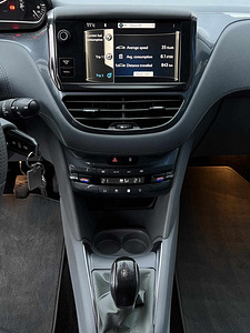 PEUGEOT 208 (6 foto / 8)