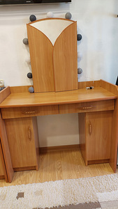 Продам комод с зеркалом. (2 фото из 2)