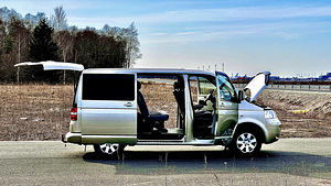 Volkswagen Transporter Combi L1H1 2.5 R5 128 кВт (2 фото из 14)