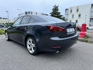 Lexus IS 250 Mark Levinson 2.5 V6 153kW (7 foto / 10)
