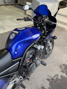 Yamaha FZS600 Fazer (5 foto / 8)