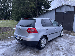Volkswagen Golf (11 foto / 11)