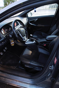 Volvo V40 R-Design 2.0 88kW (6 foto / 10)