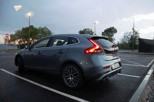 Volvo V40 R-Design 2.0 88kW (2 foto / 10)