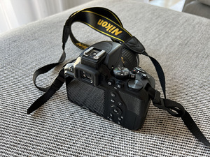 Nikon D3500 + 18-55 AF-P VR Kit (2 foto / 2)