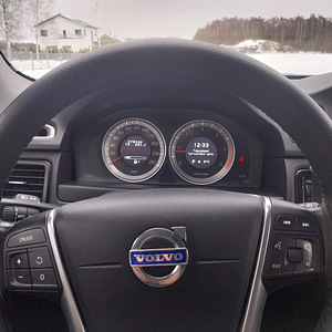 M: Volvo V70 2.0 120kw D3 Momentum (7 foto / 10)