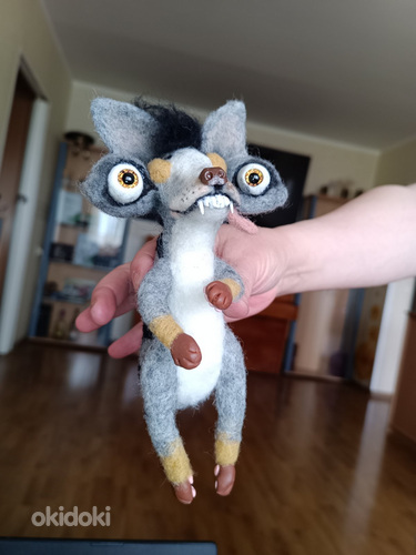 Käsitöö vilditud autorimänguasi (19 cm)