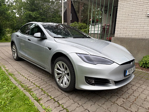 2017 Tesla Model S75D (2 foto / 11)