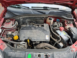 Renault Clio 16V Limited Edition (11 foto / 14)