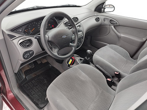 Ford Focus Turnier 1.8 (10 foto / 15)
