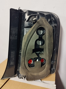 Toyota Prius taga vasak tuli (3 foto / 3)