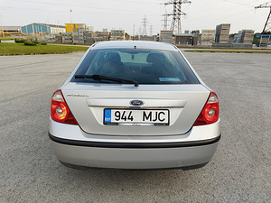 Ford Mondeo 2.5 Ghia (6 foto / 14)