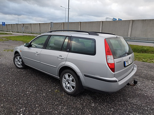 Ford Mondeo Ghia 2.5 V6 (7 foto / 13)