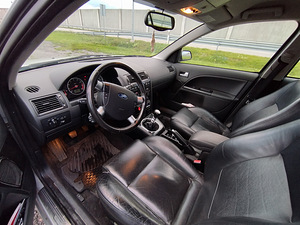 Ford Mondeo Ghia 2.5 V6 (9 foto / 13)