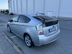 Toyota Prius Advanced (5 foto / 14)