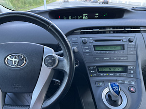 Toyota Prius Advanced (11 foto / 14)