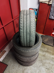 215 45 R17 Bridgestone (5 foto / 5)