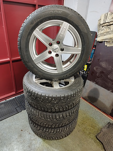 R16 205 60 литые диски MOMO шипованные шины Hankook (3 фото из 6)