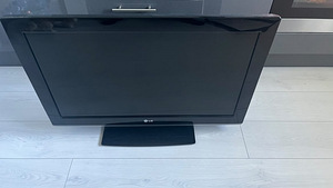 Телевизор LG 32’’ (2 фото из 3)