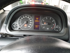 Mercedes-Benz A-200 (12 foto / 12)