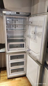 Холодильник SAMSUNG (2 фото из 2)