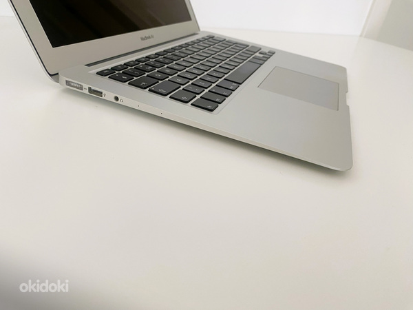 Apple MacBook Air A1466 (фото #4)