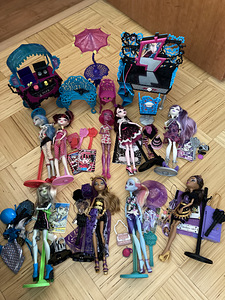 Monster High nukud, kohvik ja juuksurisalong. (1 foto / 2)