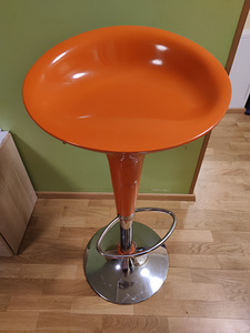 Baaripukid. Baaritoolid (2 tk - oranž ja heleroheline). (1 foto / 6)