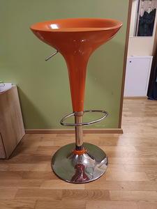 Baaripukid. Baaritoolid (2 tk - oranž ja heleroheline). (3 foto / 6)