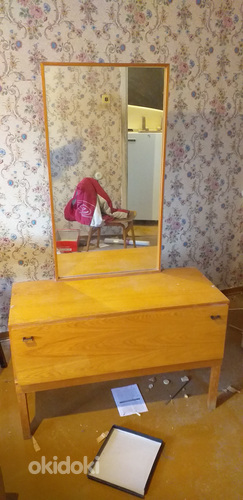 Nõukogude tualettlaud peegliga. (foto #2)