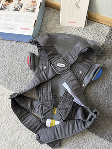BABY BJÖRN kõhukott Mini, Light Grey, 3D Jersey (4 foto / 6)