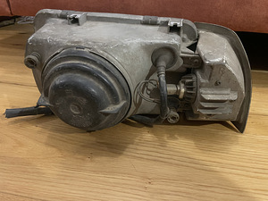 Audi 100 C2 esituled ja võre (5 foto / 7)