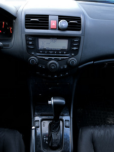 Honda Accord Tourer 2.4 vtec 140kw (11 foto / 11)