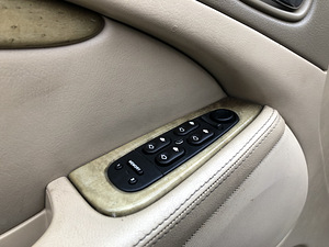 Jaguar S-Type 3.0 161000 läbisõit (9 foto / 12)