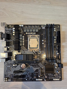 I5 12400f + GIGABYTE B760M DS3H DDR4 LGA 1700 Micro ATX (1 foto / 2)