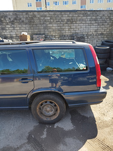 Volvo V70 varuosad. 2.0i (10 foto / 10)
