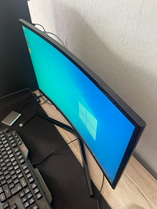 24" Samsung Curved monitor 144hz (1 foto / 4)