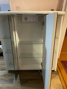 Ära anda vannitoa peegelkapp valgustusega (2 foto / 6)