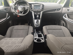 OPEL Zafira Tourer. (11 foto / 13)