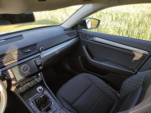 Skoda Superb (8 фото из 14)