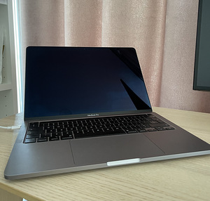 Apple MacBook pro M1 13.3/256Gb/2020 (2 foto / 3)