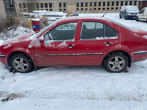 VOLKSWAGEN BORA (2 foto / 6)