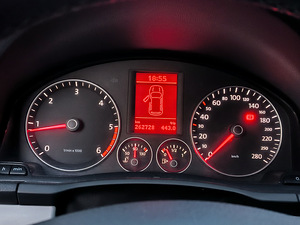 Volkswagen Scirocco 2.0TDI (7 фото из 12)