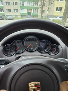 Porsche Cayenne 3.0TDI 2012 (8 foto / 10)