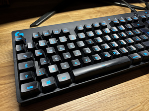 Клавиатура Logitech G810 (2 фото из 3)