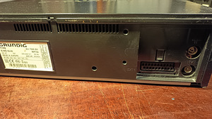 VHS HiFi videomagnetofon (2 foto / 2)