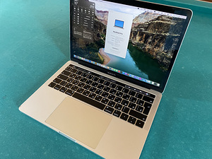MacBook Pro 13 — 2020, Intel Core i5 8 Gb 256 Gb + Touch Bar (1 foto / 6)